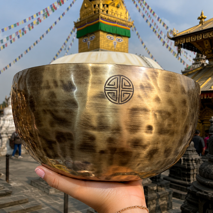 10" Handmade Singing Bowl – G Note Throat Chakra